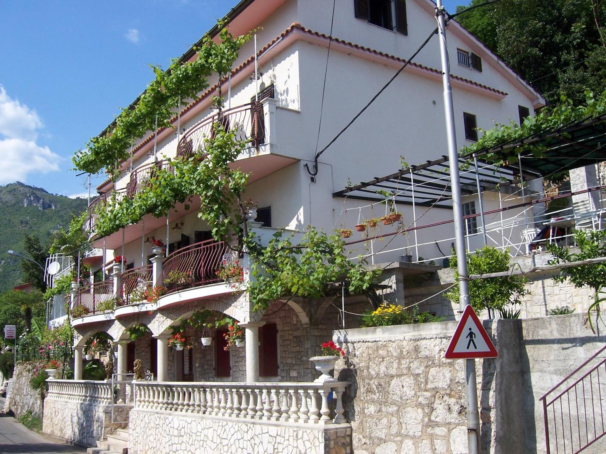 Apartments And Rooms Deskovic Mošćenička Draga Eksteriør bilde