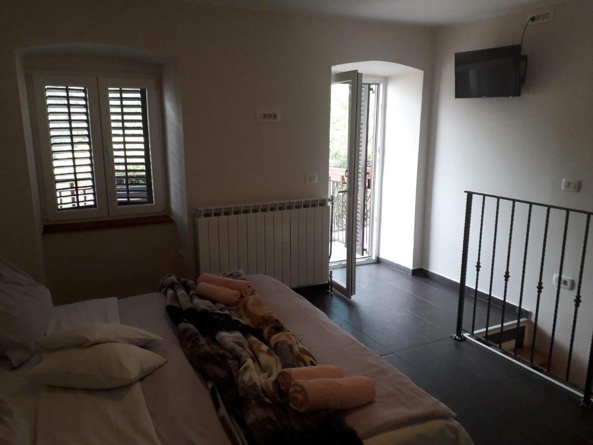 Apartments And Rooms Deskovic Mošćenička Draga Eksteriør bilde